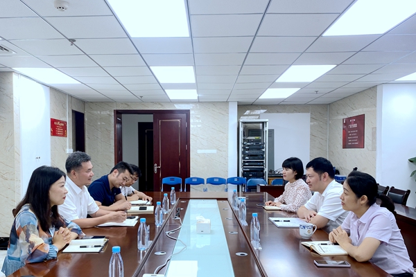 中小擔保領(lǐng)導與光大銀行桃源支行行長韋熙一行座談交流